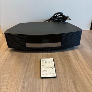 Bose / Wave Radio III / AM/FM Stereo Clock Radio / With Remote / Graphite Gray
